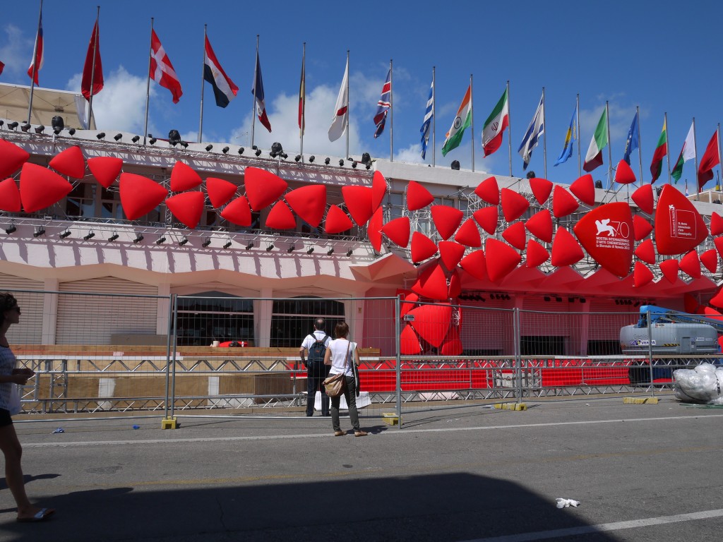 Il Palazzo del Cinema in allestimento